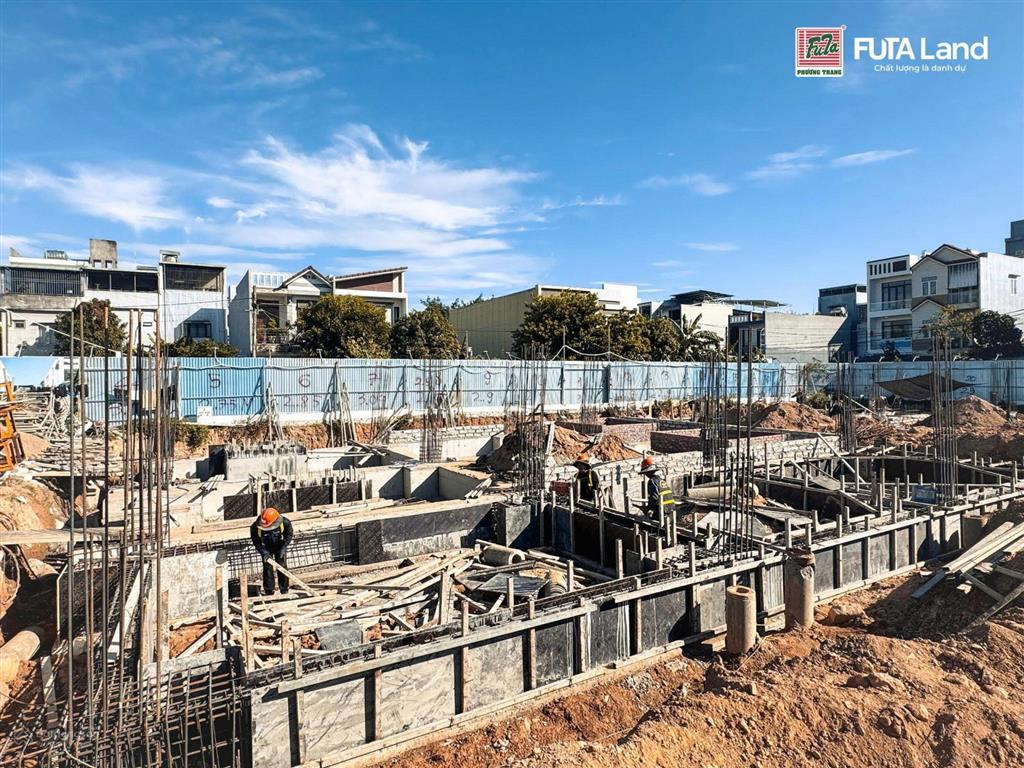 Bán nhà 4 tầng mặt tiền đường hồ tùng mậu giá chỉ nhỉnh 8 tỷ cách biển đà nẵng chỉ 900m