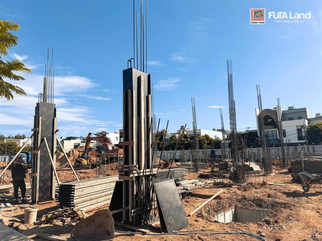 Bán nhà 4 tầng mặt tiền đường hồ tùng mậu giá chỉ nhỉnh 8 tỷ cách biển đà nẵng chỉ 900m