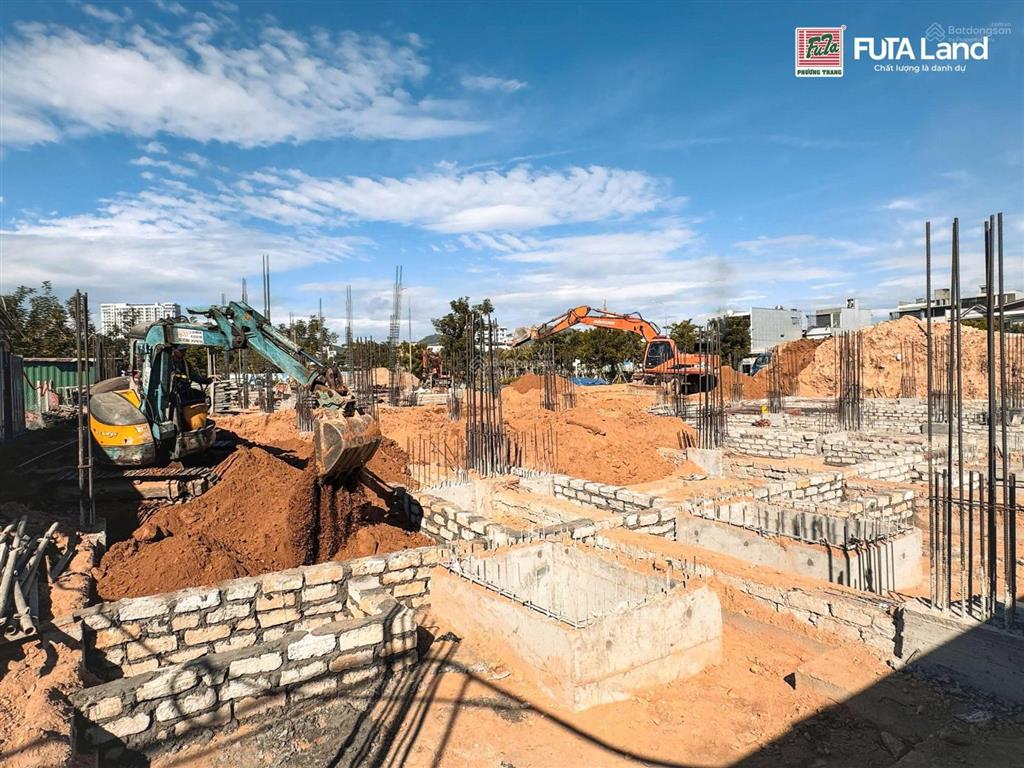 Bán nhà 4 tầng mặt tiền đường hồ tùng mậu giá chỉ nhỉnh 8 tỷ cách biển đà nẵng chỉ 900m