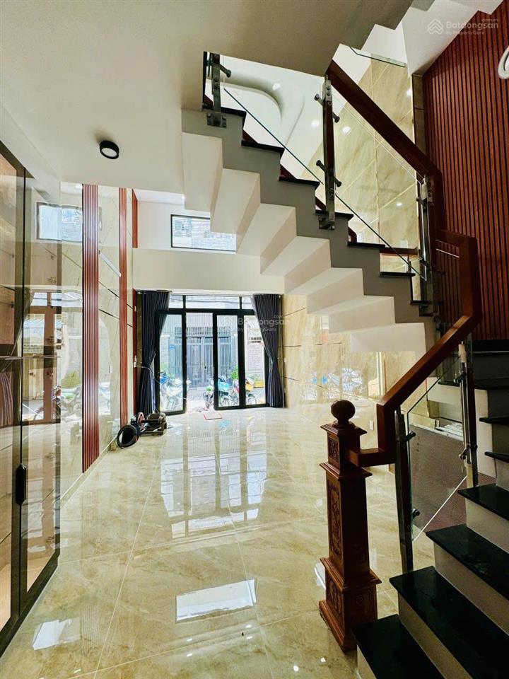 Nhà hẻm xe hơi 5m đường tân quýp.tân sơn nhì, trệt lửng, 3 lầu, dt 4x12m, nh 4.5m, giá 8.8tỷ