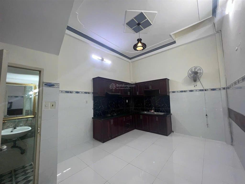 Nhà đúc chắc chắn hẻm 80/ gò dầu, p. tân sơn nhì, đúc 2 lầu, 4pn, dt 4x12m, giá 7.6 tỷ tl