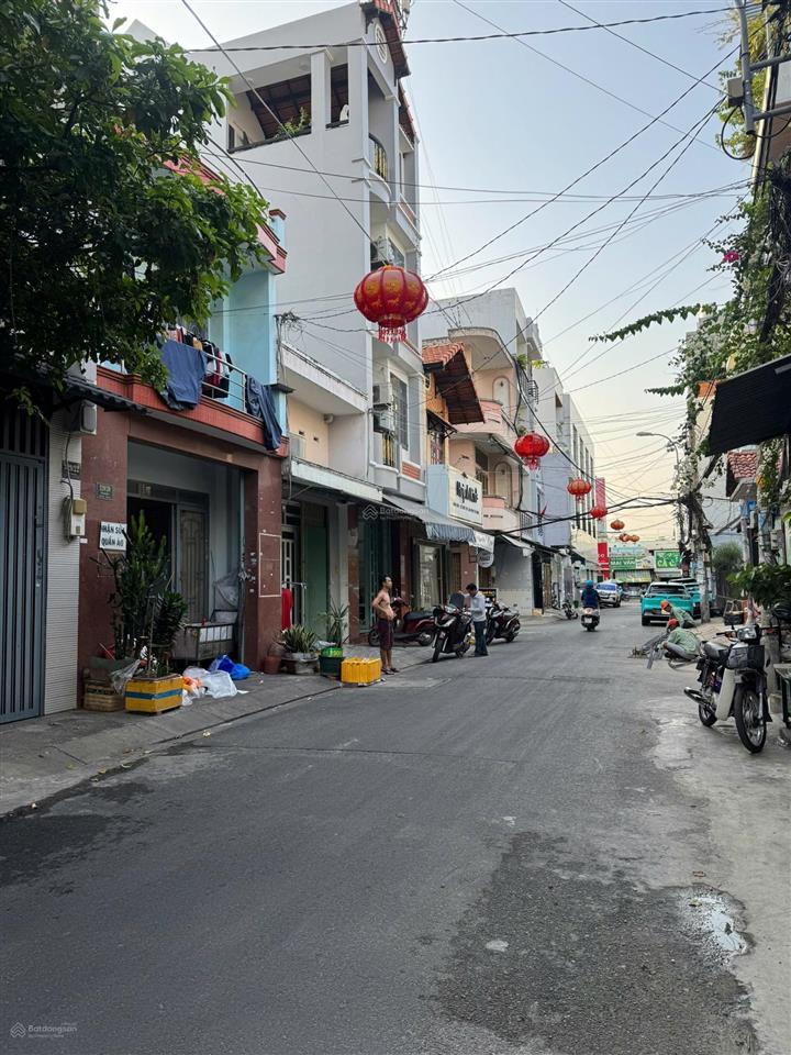 Hẻm thông 8m tân hương, gần chợ, tiện ích đầy đủ, dt 4.4x14m, đúc 3.5 tấm, giá 9.8 tỷ tl