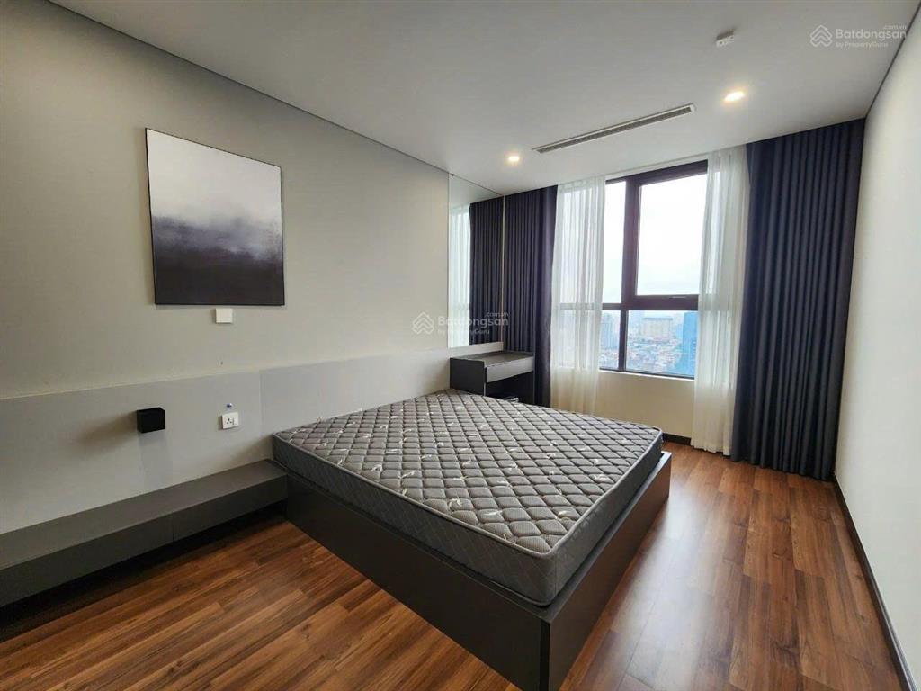 Chính chủ bán căn góc mipec xuân thủy  view nội khu  giá tốt nhất căn tháng /2026