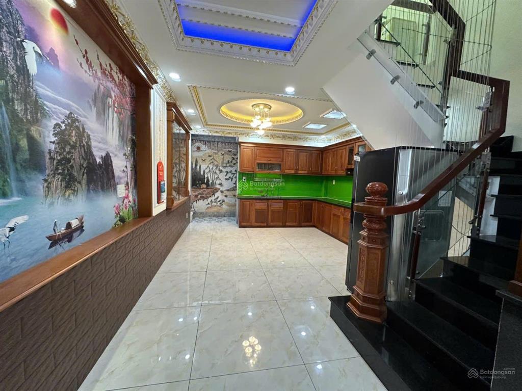 Nhà mới phạm văn đồng ngay chợ hiệp bình 200m2 sàn 4 tầng full nội thất, 8.8 tỷ chủ thiện chí