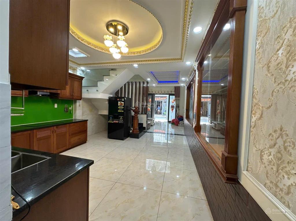 Nhà mới phạm văn đồng ngay chợ hiệp bình 200m2 sàn 4 tầng full nội thất, 8.8 tỷ chủ thiện chí