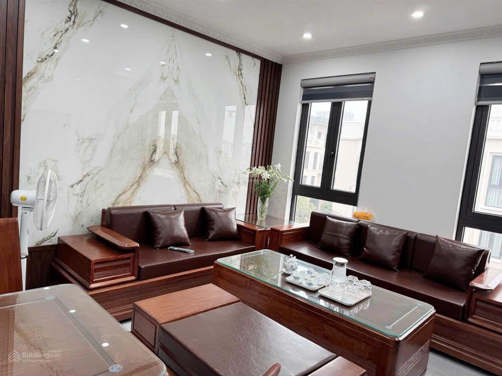 81m2 vin3, đối diện chung cư, ht 5 tầng thang máy xịn