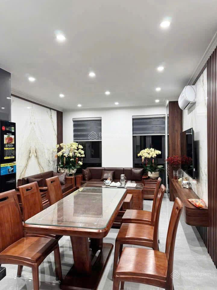81m2 vin3, đối diện chung cư, ht 5 tầng thang máy xịn