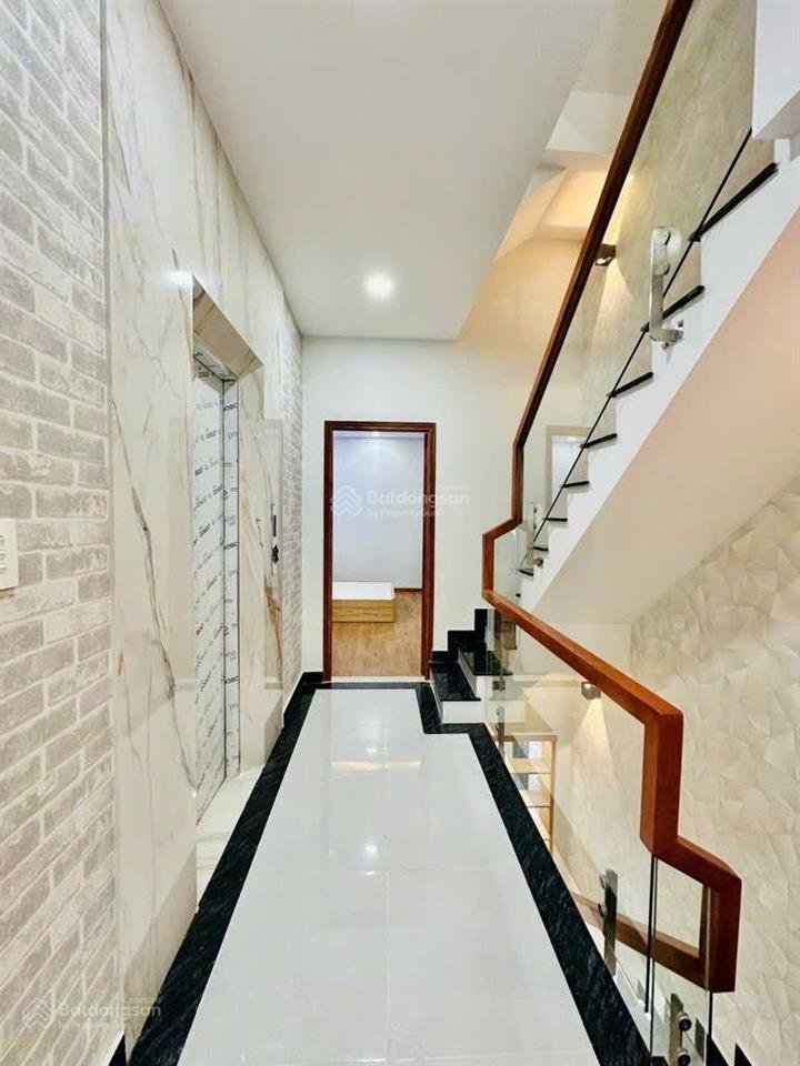 Nhà bán nguyễn văn dung xh đỗ cửa khu phân lô 55m 5 tầng ,thang máy, full nội thất ,vào ở ngay