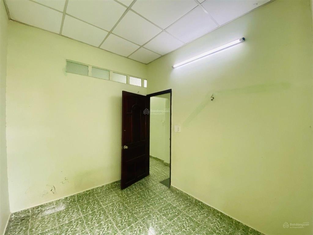 Nhà 3 tầng 3 phòng ngủ, sổ vuông đẹp, thích hợp cho gia đình nhỏ dọn vào ở ngay, giá nhỉnh 3 tỷ,