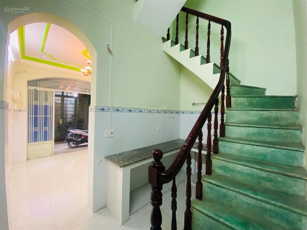 Nhà 3 tầng 3 phòng ngủ, sổ vuông đẹp, thích hợp cho gia đình nhỏ dọn vào ở ngay, giá nhỉnh 3 tỷ,