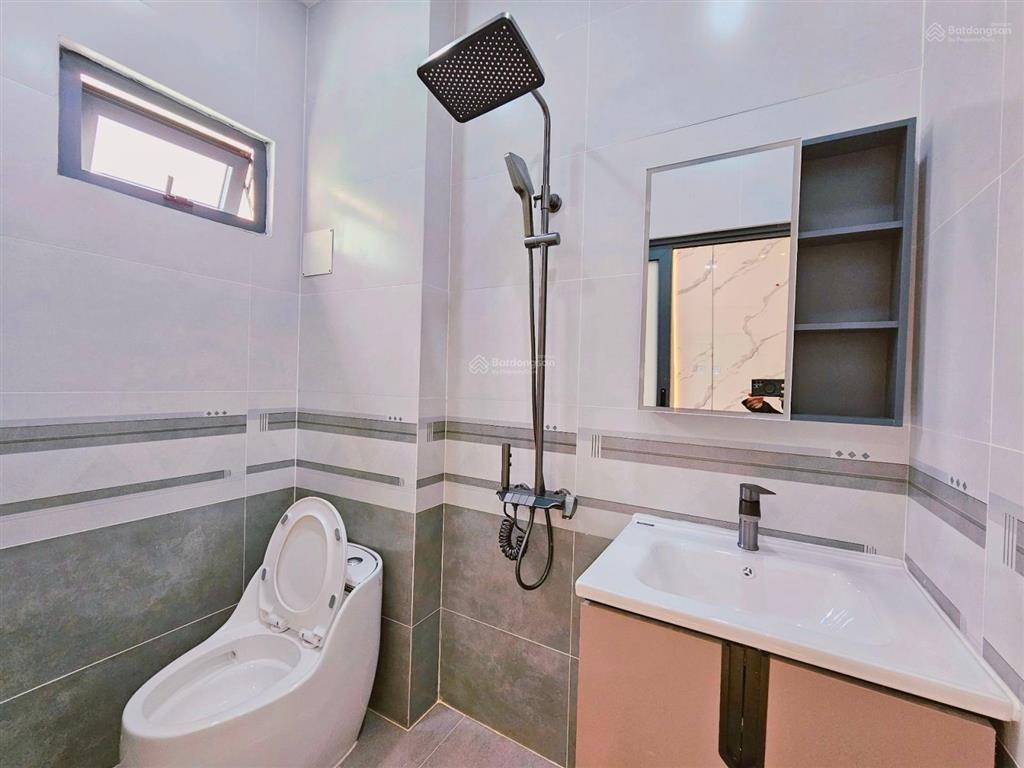 Nhà đẹp mới thống nhất 4 tầng, 4 pn, 5 wc, dt 4,5x13m, full nội thất, giá nhỉnh 7,tỷ.tl..