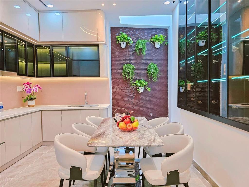 Nhà đẹp mới thống nhất 4 tầng, 4 pn, 5 wc, dt 4,5x13m, full nội thất, giá nhỉnh 7,tỷ.tl..