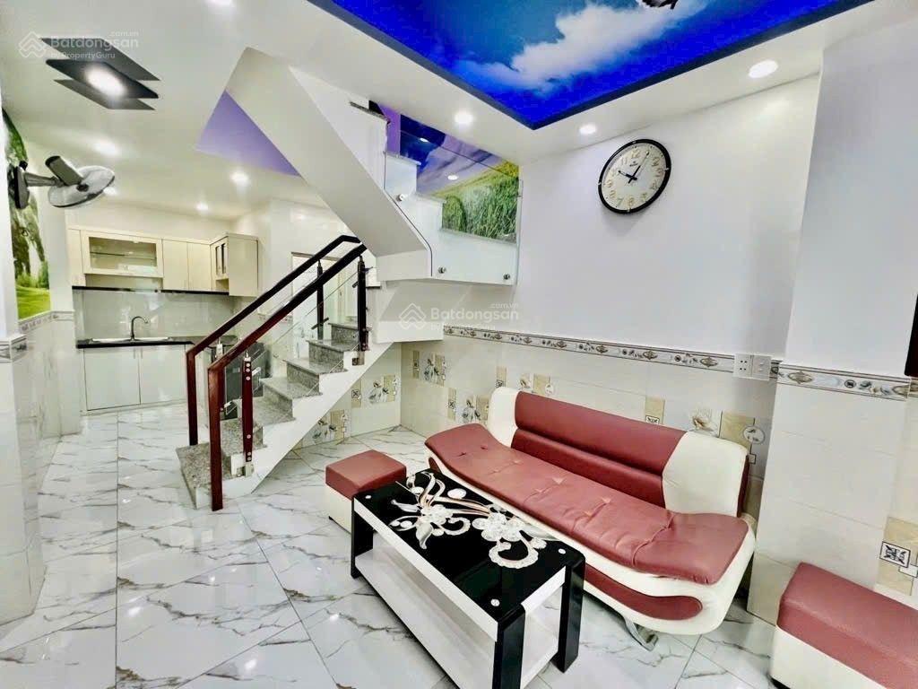 Nhà bán đường thống nhất, gò vấp, xe hơi đỗ cửa  30m2, 2 tầng, 2pn, sổ vuông a4, giá nhỉnh 3 tỷ