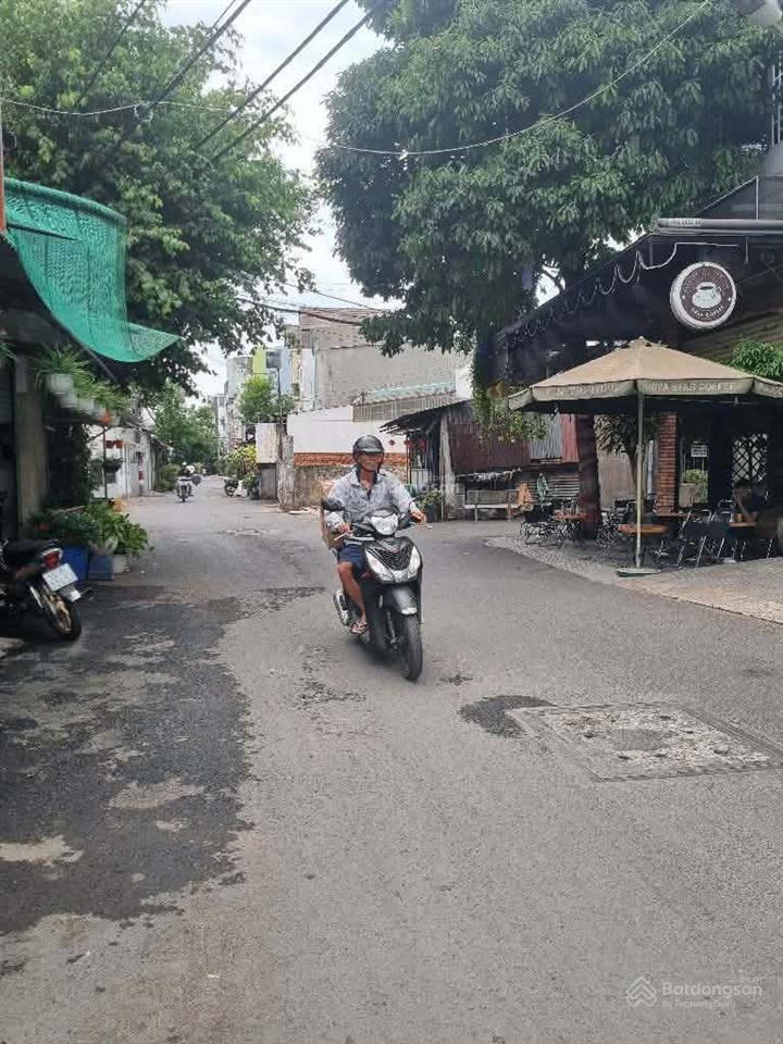 Nhà bán rẻ có 102 lê đức thọ, căn góc 2 mặt tiền kinh doanh  có vỉa hè rộng  hxh 9m