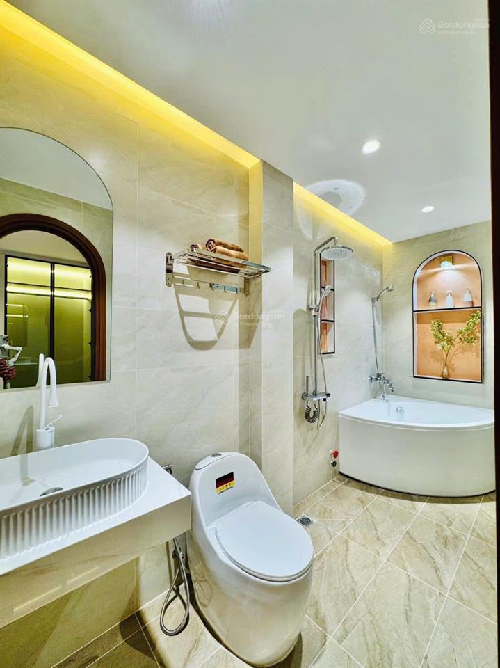 [6 tỷ 9]bán nhà sát mặt tiền quận 3, đường võ văn tần, 52m2, 4 phòng ngủ, gần bệnh viện từ dũ, shr.