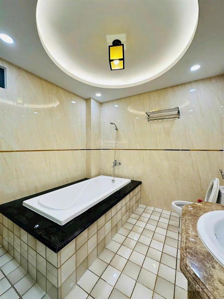 Bán nhà gần bệnh viện tai mắt mũi, đường trần quốc thảo, sẵn hđ thuê 25 triệu/tháng, hxh 5m, shr