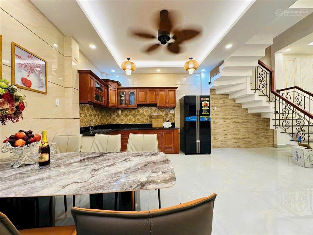 Bán nhà gần bệnh viện tai mắt mũi, đường trần quốc thảo, sẵn hđ thuê 25 triệu/tháng, hxh 5m, shr