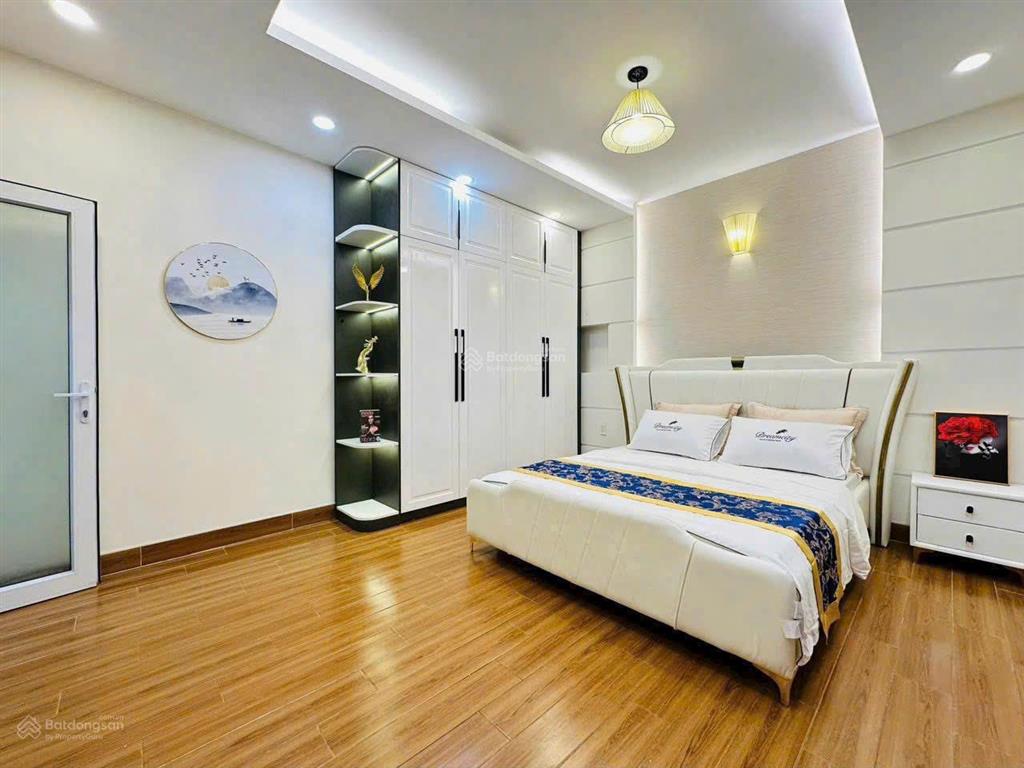 Bán nhà gần bệnh viện tai mắt mũi, đường trần quốc thảo, sẵn hđ thuê 25 triệu/tháng, hxh 5m, shr