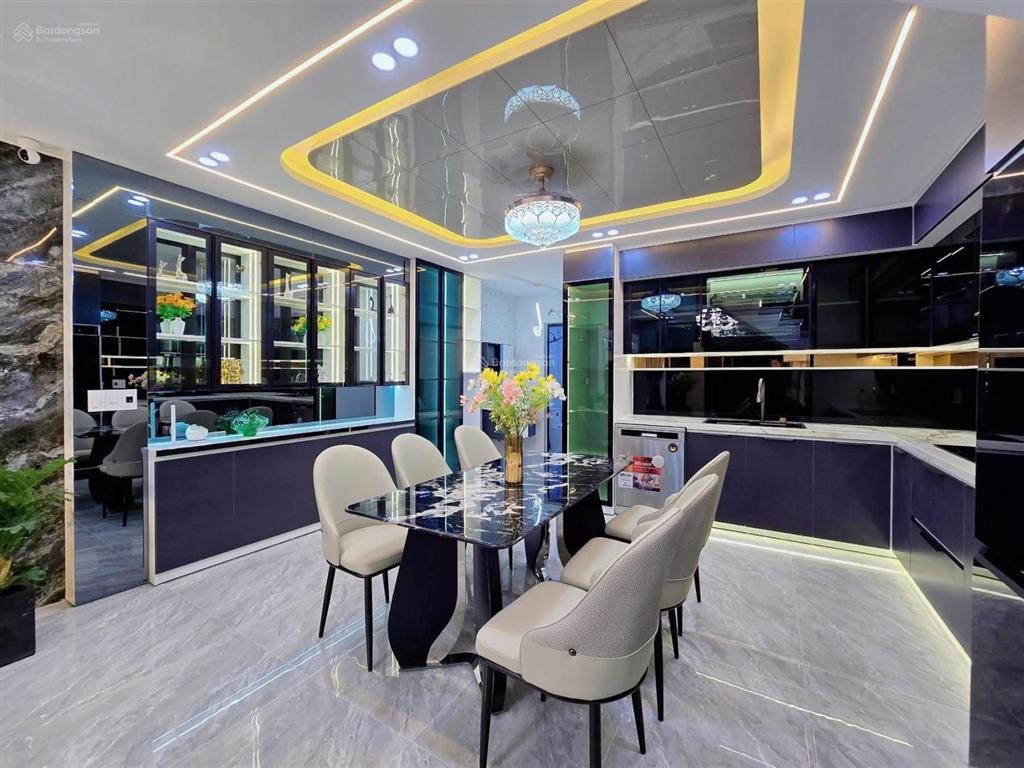 Bán nhà sát mặt tiền võ văn hát, 97m2, nằm sau đh tài chính. hđ thuê 21 triệu, shr.