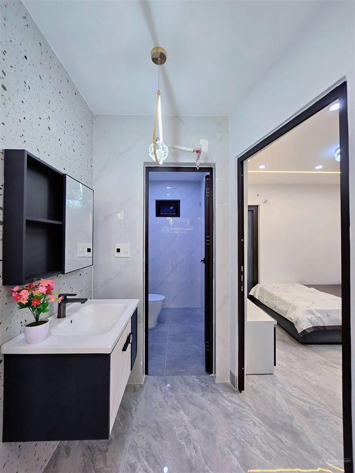 Bán nhà sát mặt tiền võ văn hát, 97m2, nằm sau đh tài chính. hđ thuê 21 triệu, shr.