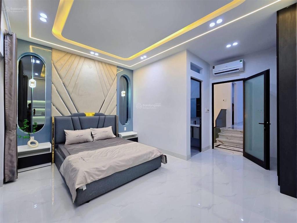 Bán nhà sát mặt tiền võ văn hát, 97m2, nằm sau đh tài chính. hđ thuê 21 triệu, shr.