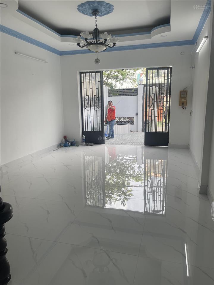Cho thuê nhà đẹp đường đht 22 quận 12  dt 5x20m 1 lầu 3 pn