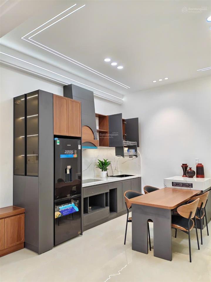 Nhà mới đẹp giá chỉ 1,780 tỷ (thương lượng)  gần cvpm quang trung