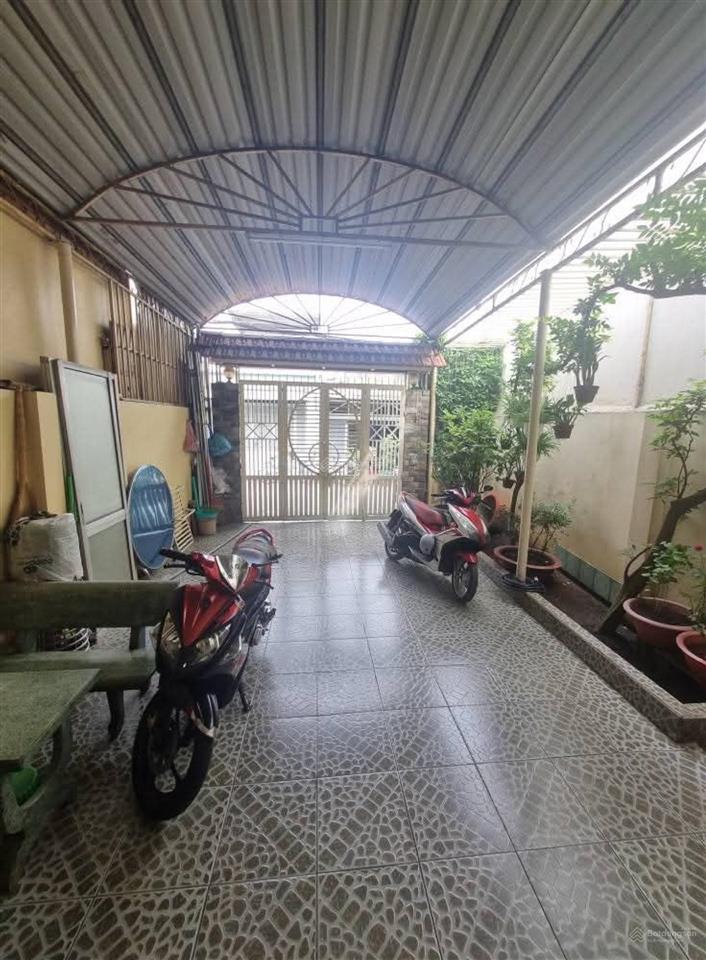 Bán gấp nhà ngay mặt tiền đông hưng thuận 2 x q12  shr 4,4x19m 2 lầu st