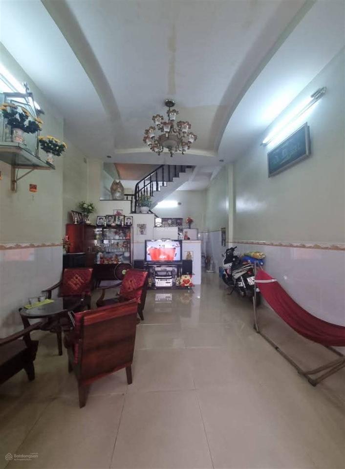 Bán gấp nhà ngay mặt tiền đông hưng thuận 2 x q12  shr 4,4x19m 2 lầu st