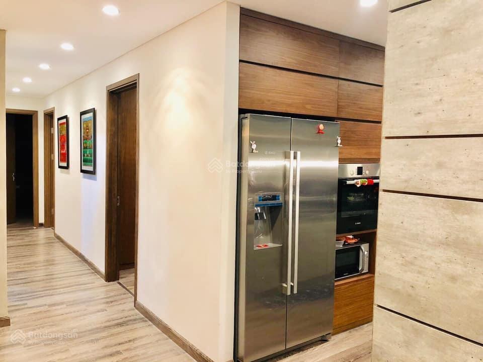 Chính chủ cần bán gấp căn hộ tại vinhomes nguyễn chí thanh, 128m2, 3pn, tầng cao  0814 332 ***