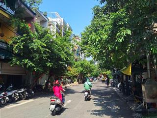 Bán nhà nội bộ bàu cát 2,p14. tân bình
dt4x14m.
3 lầu, mới đẹp