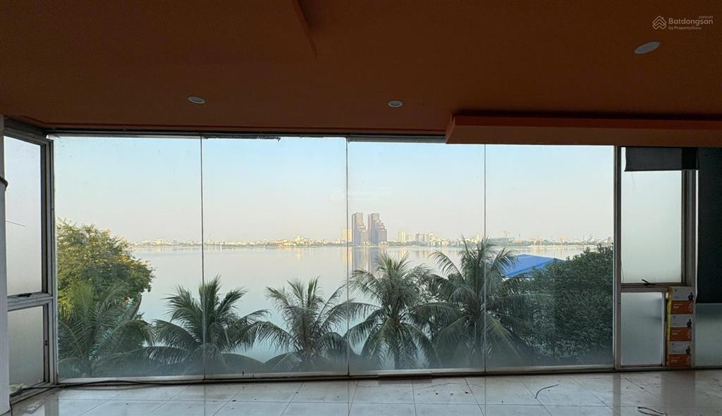 Chính chủ cho thuê mặt bằng đắc địa view 2 mặt lạc long quân và hồ tây.