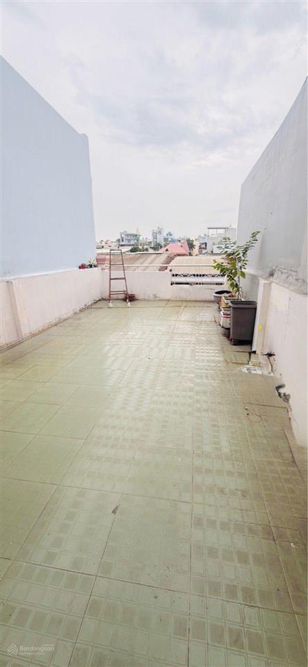 Nhà hxh 9m vị trí đẹp ngay hòa bình  tân phú  3 tầng ~70m.