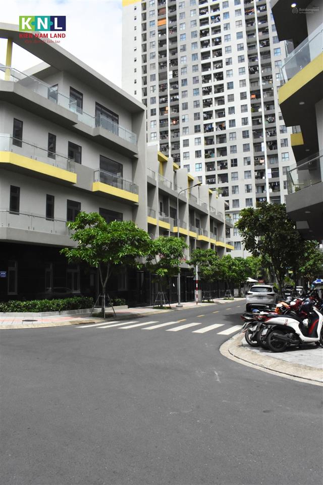 Bán nhà phố thương mại 4 tầng căn hoa hậu, trung tâm bcons city, ngay làng đại học, giá 8 tỷ