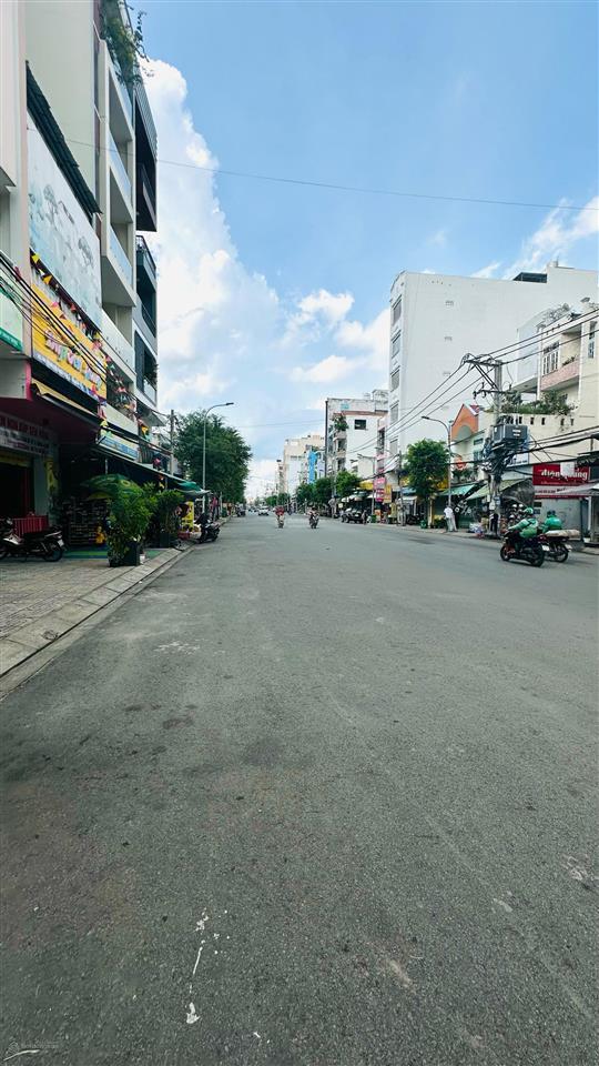 Bán nhà riêng view đẹp tại phạm văn bạch, 112.7m2, giá thỏa thuận
