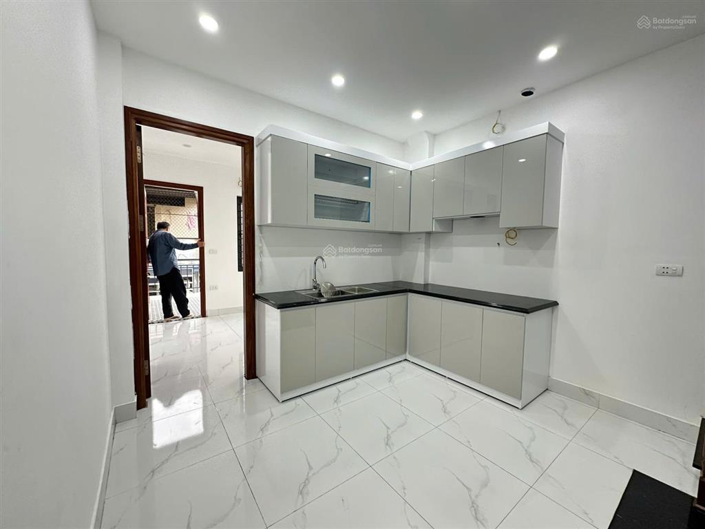 Hơn 9 tỷ ccmn lê thanh nghị, 20m ra ô tô, dt 50tr/tháng, thang máy, quy hoạch ổn định, 40m2 x 5t