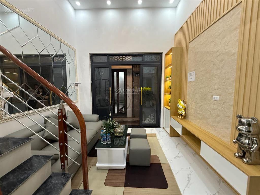 Bán nr tại vĩnh hưng, 7,1 tỷ, 34m2, 3pn, 4wc, full nội thất . 10m ra ô tô tránh . phân lô