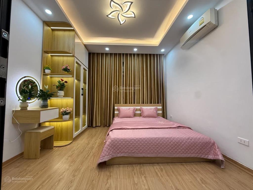 Bán nr tại vĩnh hưng, 7,1 tỷ, 34m2, 3pn, 4wc, full nội thất . 10m ra ô tô tránh . phân lô