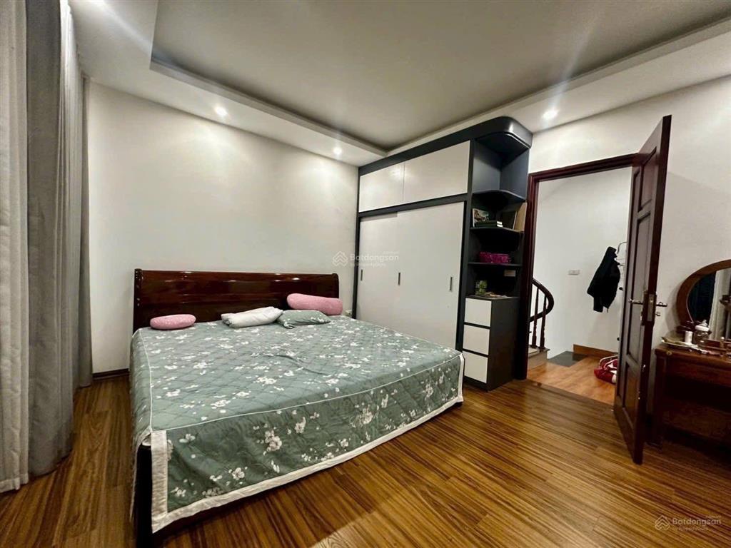Nhà lô góc kim ngưu, 30m ra ô tô, 2 thoáng, kinh doanh, sđcc full nội thất 3 ngủ, qh ổn định
