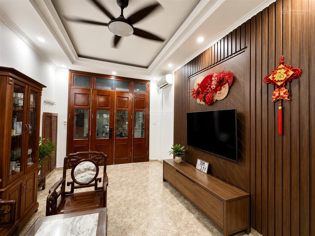 Nhà lô góc bạch mai, 15m ra ô tô tránh ngõ thông, sổ 40m2 x 5 tầng full nội thất