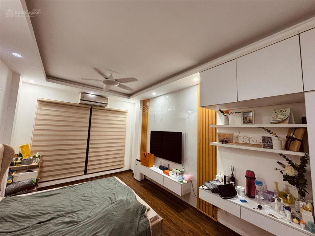 Nhà lô góc bạch mai, 15m ra ô tô tránh ngõ thông, sổ 40m2 x 5 tầng full nội thất