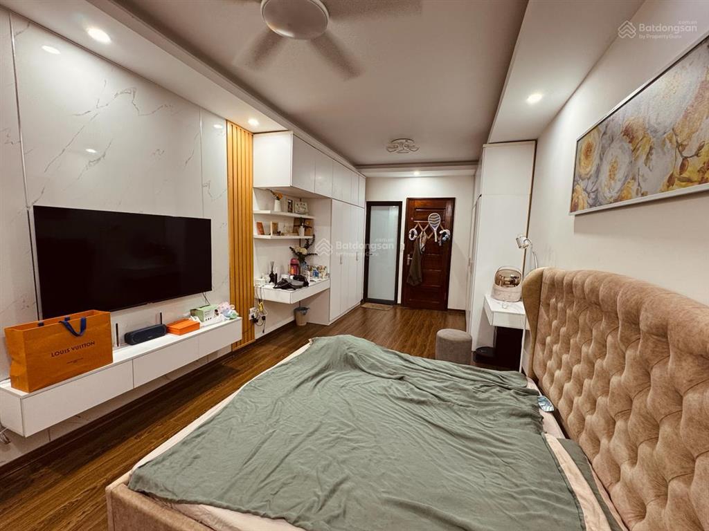 Nhà lô góc bạch mai, 15m ra ô tô tránh ngõ thông, sổ 40m2 x 5 tầng full nội thất