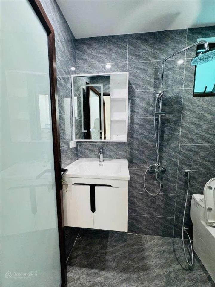 Hiếm! lê thanh nghị 20m ra ô tô, 2 thoáng dân xây, ngõ thông bàn cờ, sđcc 40m2 x 4t