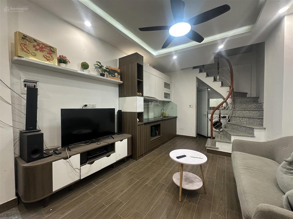 Nhà riêng bạch mai, 30m ra ô tô, 2 thoáng, 32m2 x 5t, full nội thất gần bách kinh xây