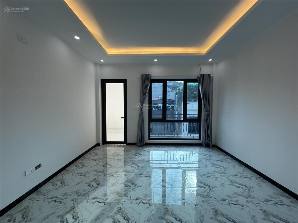 7.5 tỷ nhà mới thang máy phố minh khai, 2 thoáng vĩnh viễn, ô tô đỗ cửa, kinh doanh, sđcc 34m2 x 5t