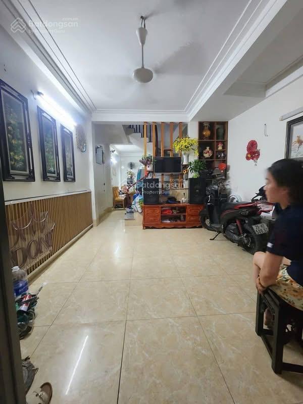 Giá đầu tư! hoàng mai 2 thoáng gần ô tô, 5 tầng full nội thất 44m2, mặt tiền 4m giá 6,75 tỷ