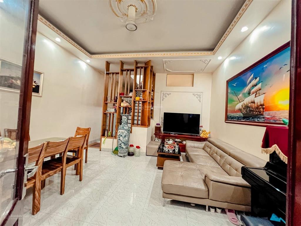 180tr/m2 nhà dân kim ngưu, ô tô đỗ cửa, ngõ thông bàn cờ, kinh doanh nhỏ, sđcc, đủ công năng
