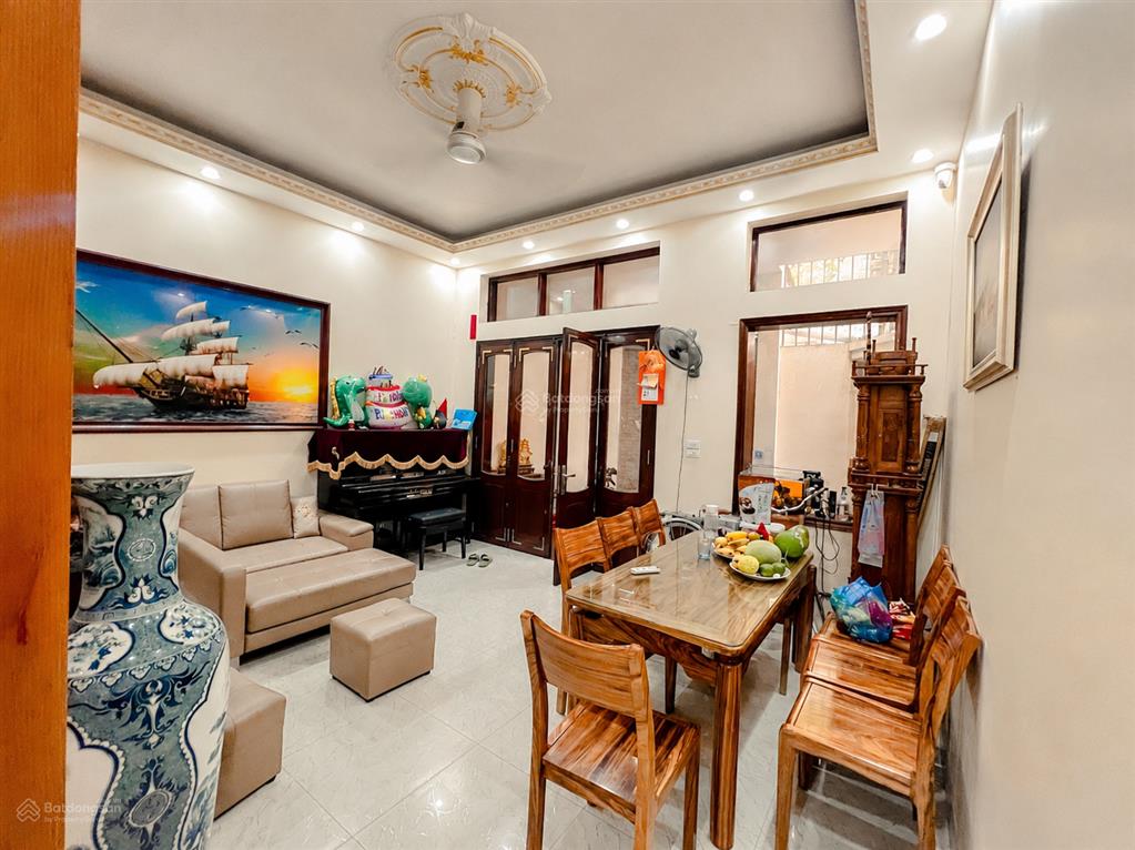 180tr/m2 nhà dân kim ngưu, ô tô đỗ cửa, ngõ thông bàn cờ, kinh doanh nhỏ, sđcc, đủ công năng