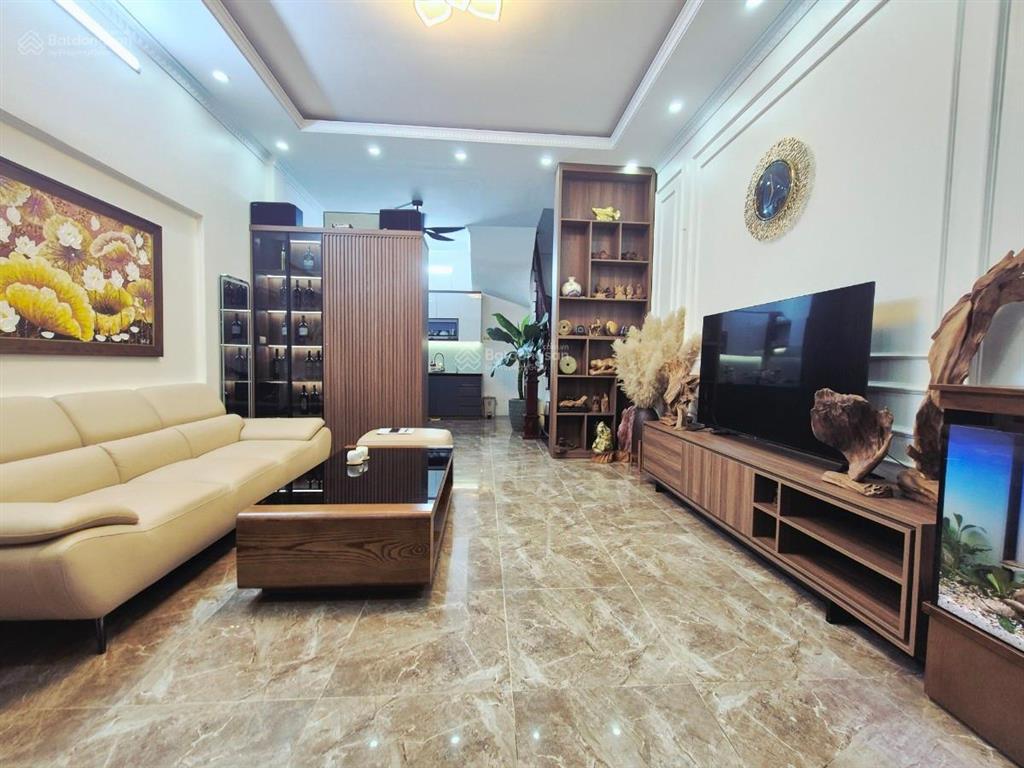 Lô góc hoa lư 2 thoáng view cv thống nhất, vf3 đỗ cửa, kinh doanh, 5 tầng 3 ngủ, sđcc, không qh