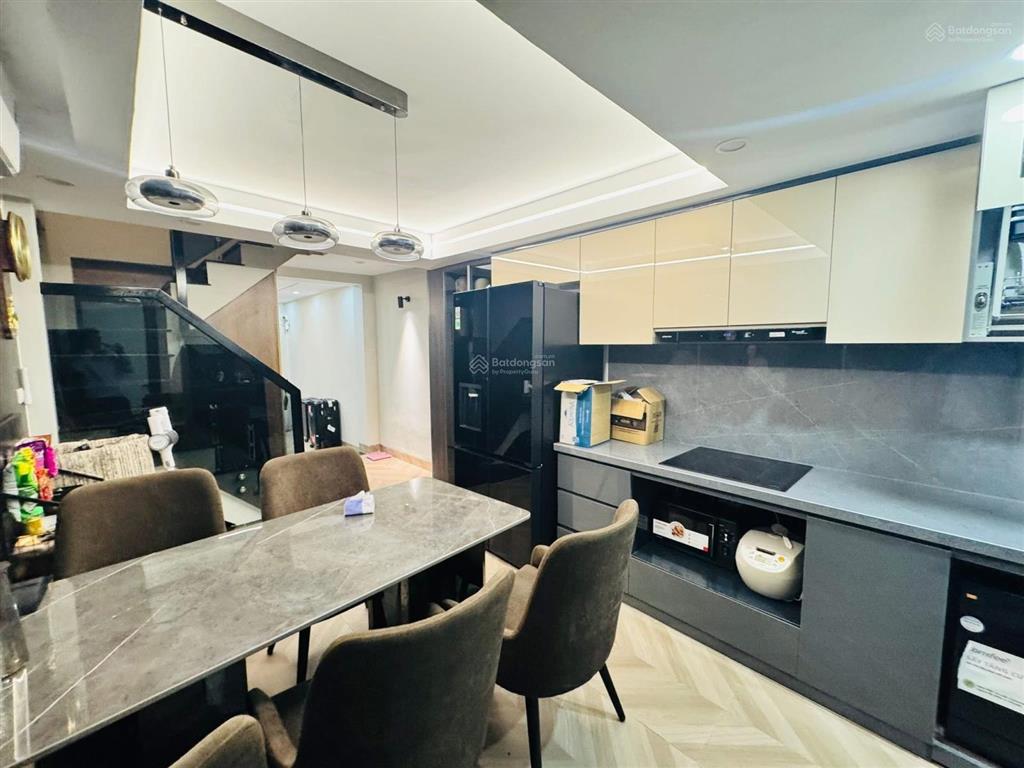 Phố cổ lò đúc, 2 thoáng ngõ thông, kinh doanh, nhà dân xây tặng nội thất nhập, 43m2 hơn 8 tỷ, ko qh